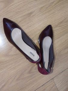 Chic Burgundy Patent Pointed Heels