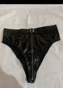 Shiny Black High-Waisted Bottoms made of la