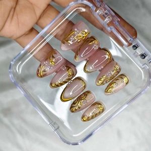 Elegant Gold Design Press-On Nails