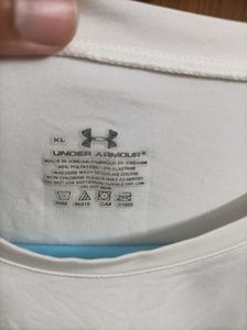 Under Armour loose fit active shirt XL