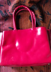 women Red handbags