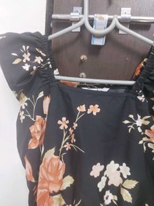 Chic Black Floral top