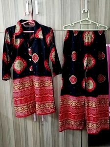 Stylish Black &amp; Red Printed Kurta Set