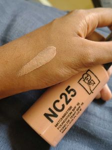 makeup kit ( foundation, primer and loose powder)