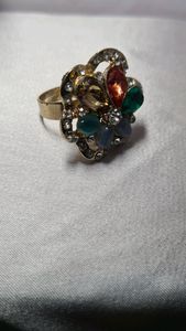 ⬇️ Price Dropped Three stone ring finger