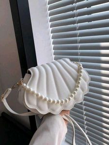 Chic Shell-Shaped Pearl Handbag