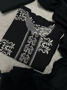 Entricated black embroidery kurta set new