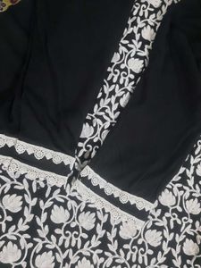 Elegant Black &amp; White Embroidered Kurti