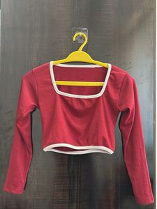Chic Red Long Sleeve Crop Top