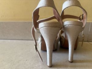 Chic Nude Wedge Sandals