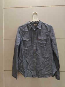 levis denim shirt in M