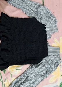Chic Black &amp; White Striped Puff Sleeve Top