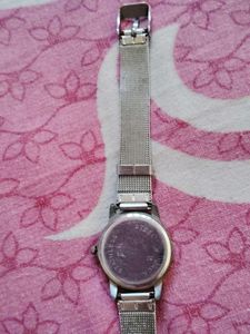 120.Elegant Silver &amp; Pink Mesh Band Watch