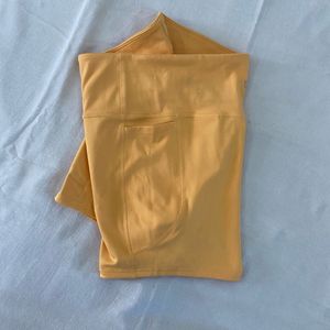 H&amp;M sports hotpants with drymove and pocket detail