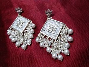 Elegant Pearl Dangle Earrings