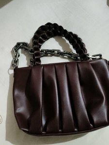 Chic Pleated Handbag with Chain Strap
