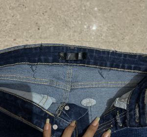 Knee Slit Jeans