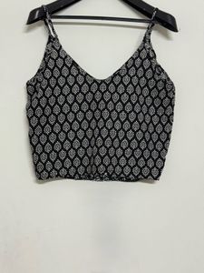 Chic Black &amp; White Tie-Front Crop Top
