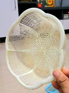 3 Mplastic dish drainer.