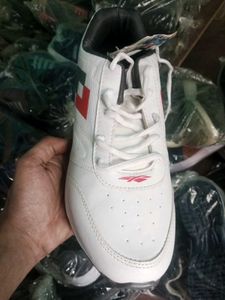 NEW NO USED SPORTS SHOES FOR MEN.