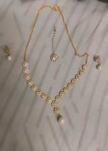 Elegant Gold Necklace & Earring Set with Pearls