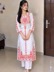 🤍✨white Embroidered Silk Kurta