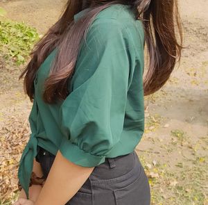 Stylish Green Tie-Front crop top✨