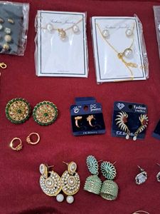 Assorted Women's Jewelry Set