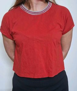 Casual cropped tee