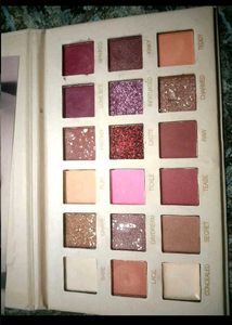 Huda Beauty Eyeshadow Palette