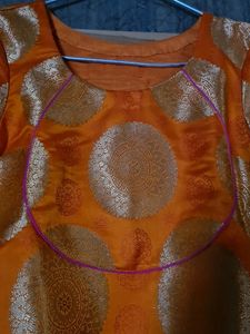 Skirt suit brocade