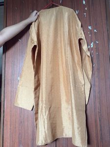 Men's Embroidered Kurta
