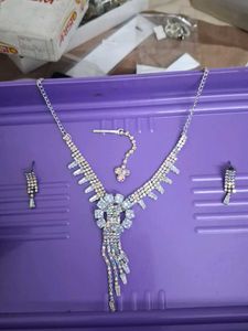 Stunning Rhinestone Necklace and Earring Set