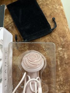 Facial Cleansing Brush