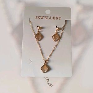 Elegant Diamond Shape Necklace &amp; Earrings Set