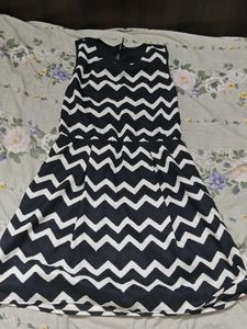 Chic Black & White Chevron Print Dress