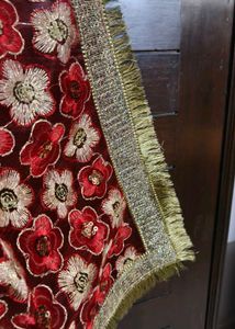 Mata Rani Embroidered Golden Lace Chunri
