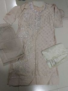 Elegant Cream Dupatta with Embellishments