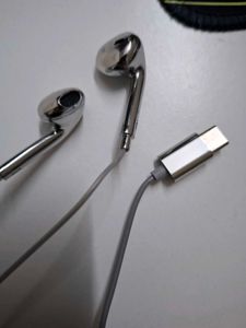 Chrome Earbuds with Case USB- C Type