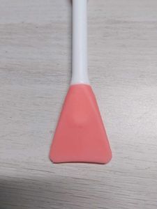 SILICONE FACE MASK APPLICATOR