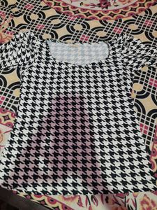 Chic Houndstooth Print Top