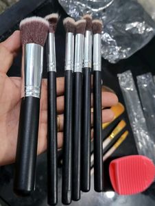 Pack 10 MAKEUP Brush &amp; brushes Cleaning Pad