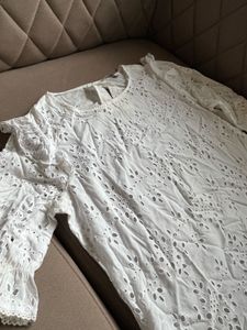 ✨ Elegant White Cotton Schiffli Tunic |