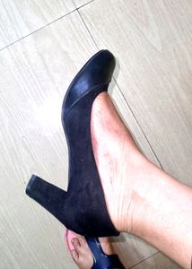 The almost new black heel