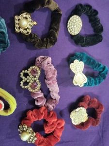 Set of 8 Velvet Hair Scrunchies 🤩