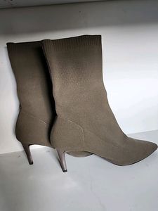 Ribbed High Heel Boots