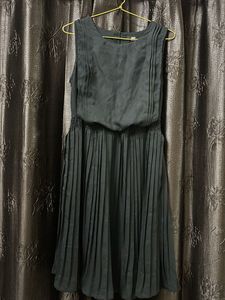 Elegant Black Pleated Midi Dress