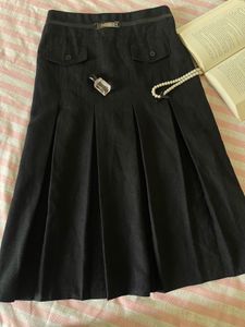 Elegant Pleated Midi Skirt