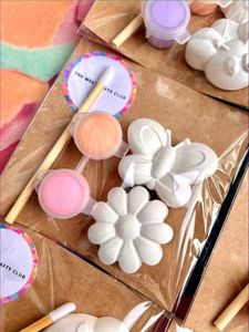 (Pick any 1) Great fun for kids / colouring kit