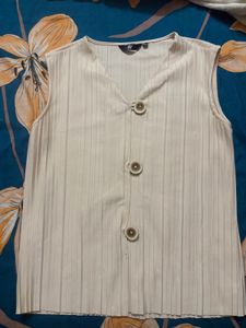 Sleeveless V-Neck Pleated Top
